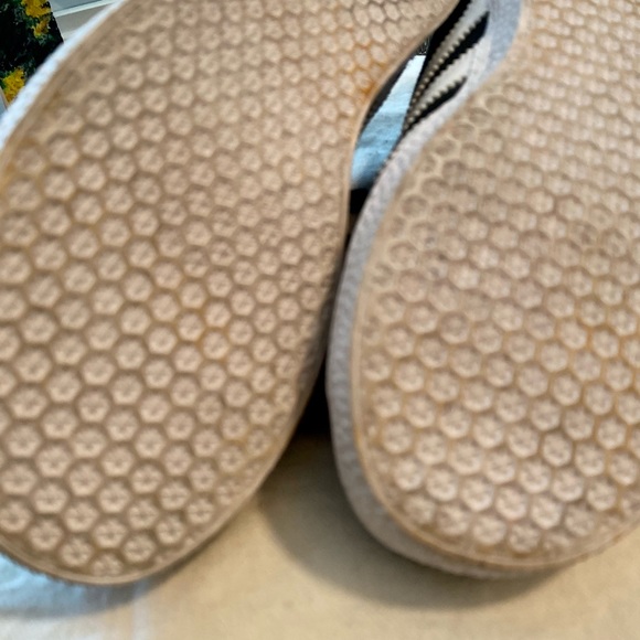 Adidas Gazelle Black - Women's 5 - EUC - Picture 5 of 12